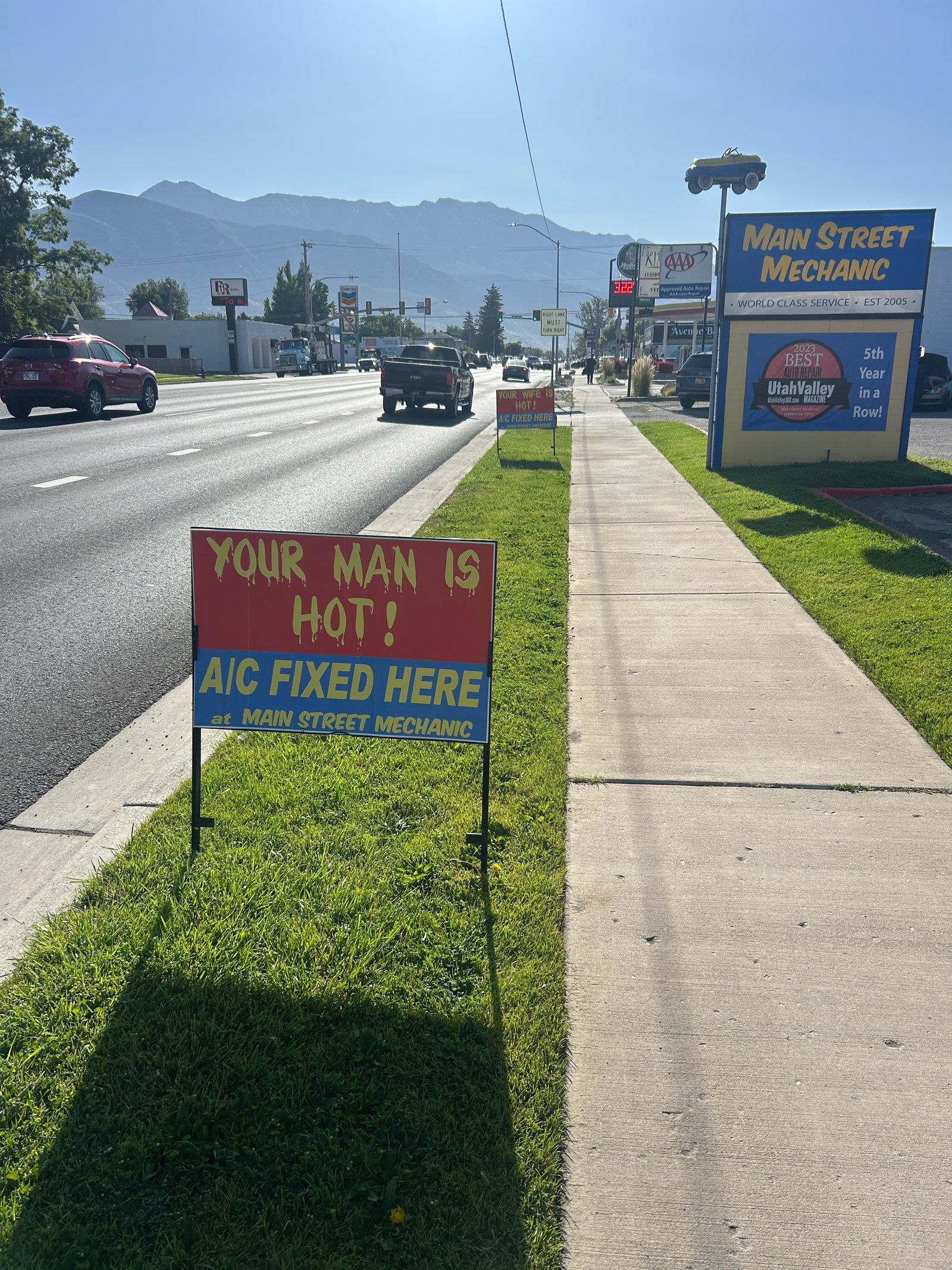Main Street Mechanic pole sign